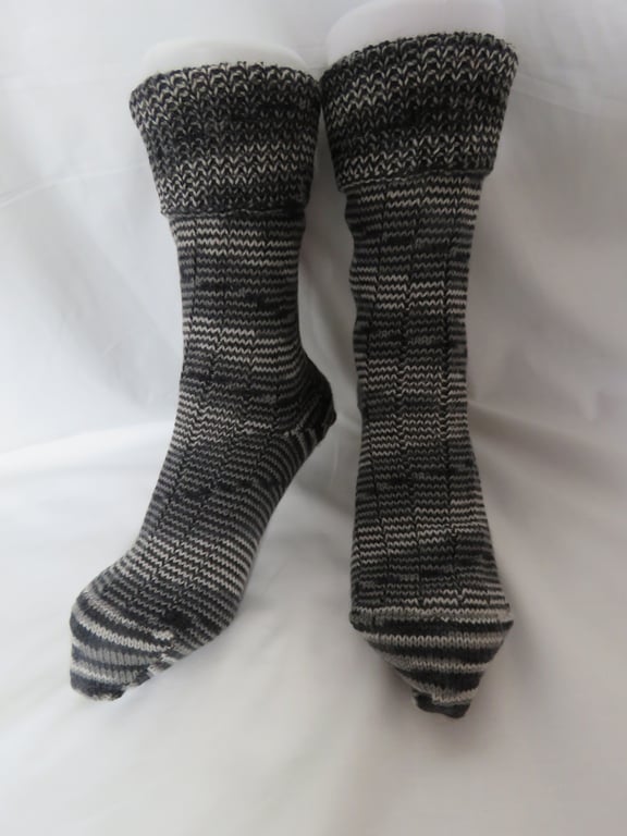 Hand-cranked Knitted Ribbed Wool Socks Size 6 to 7 Turnover Tops
