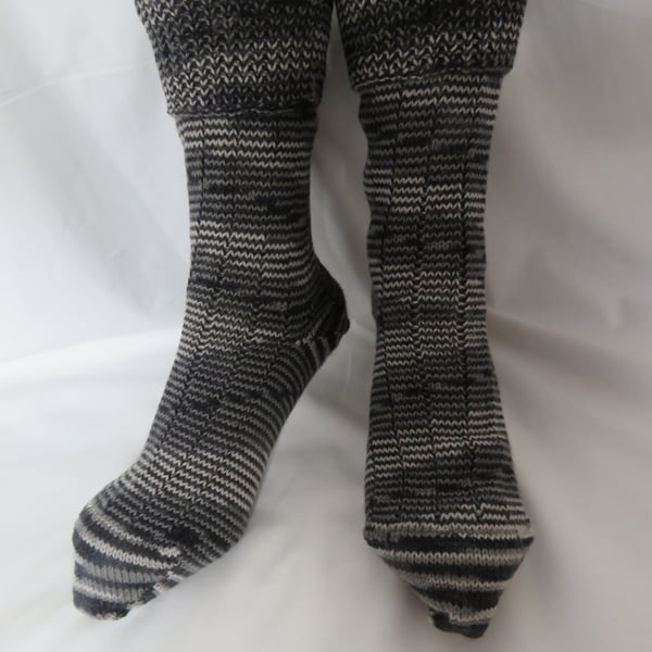Hand-cranked Knitted Ribbed Wool Socks Size 6 to 7 Turnover Tops