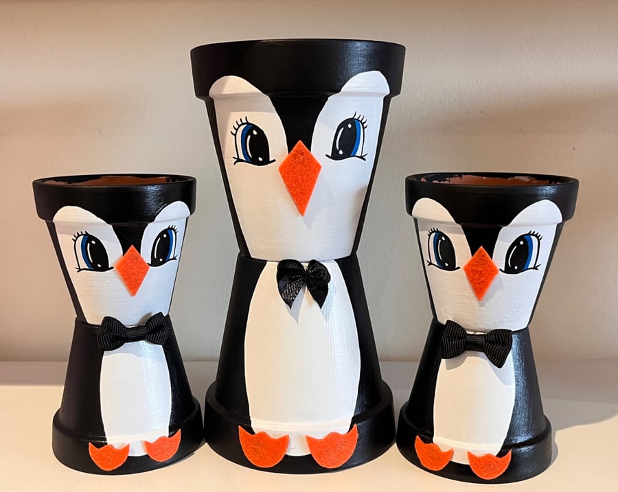 Mini pot penguin - hand painted 