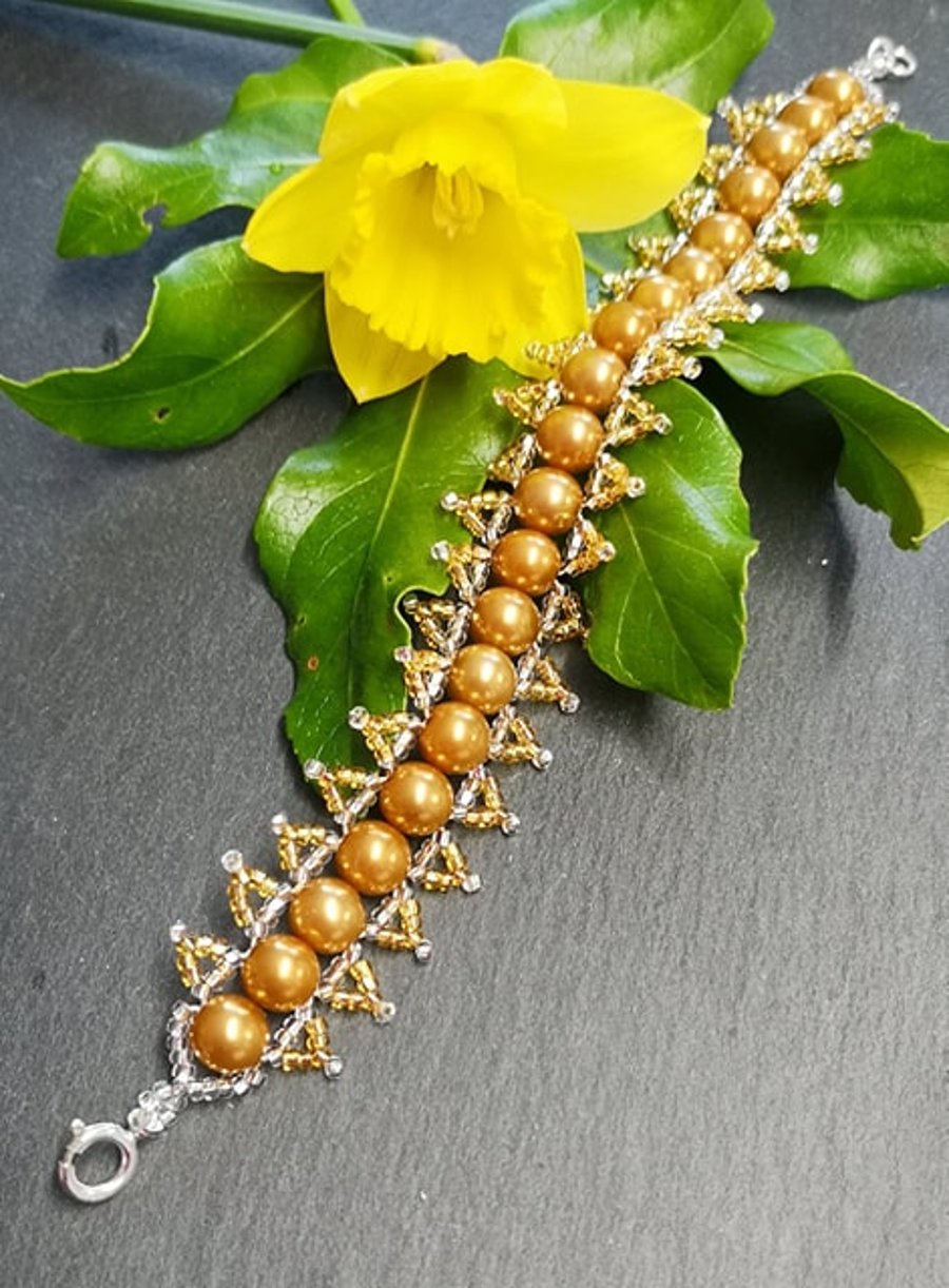 Gold glass beaded bracelet