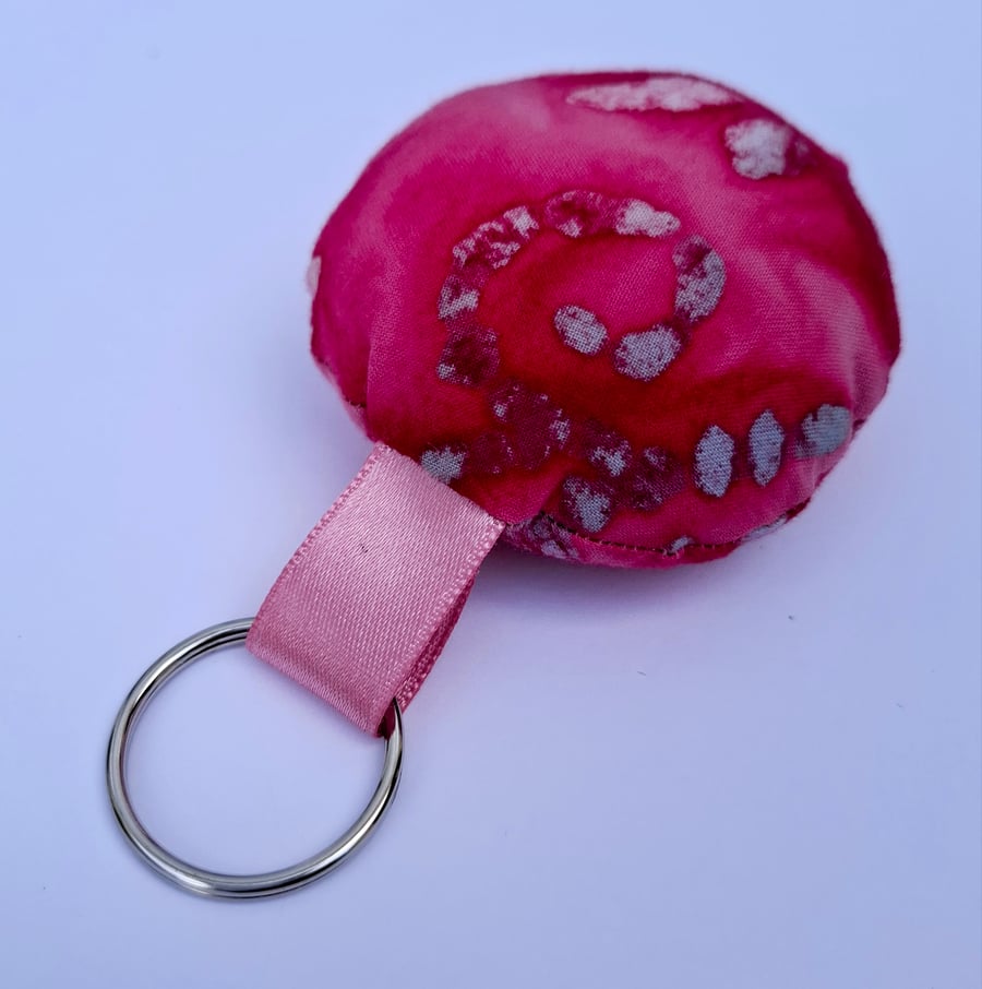 Pink floral circular keyring 