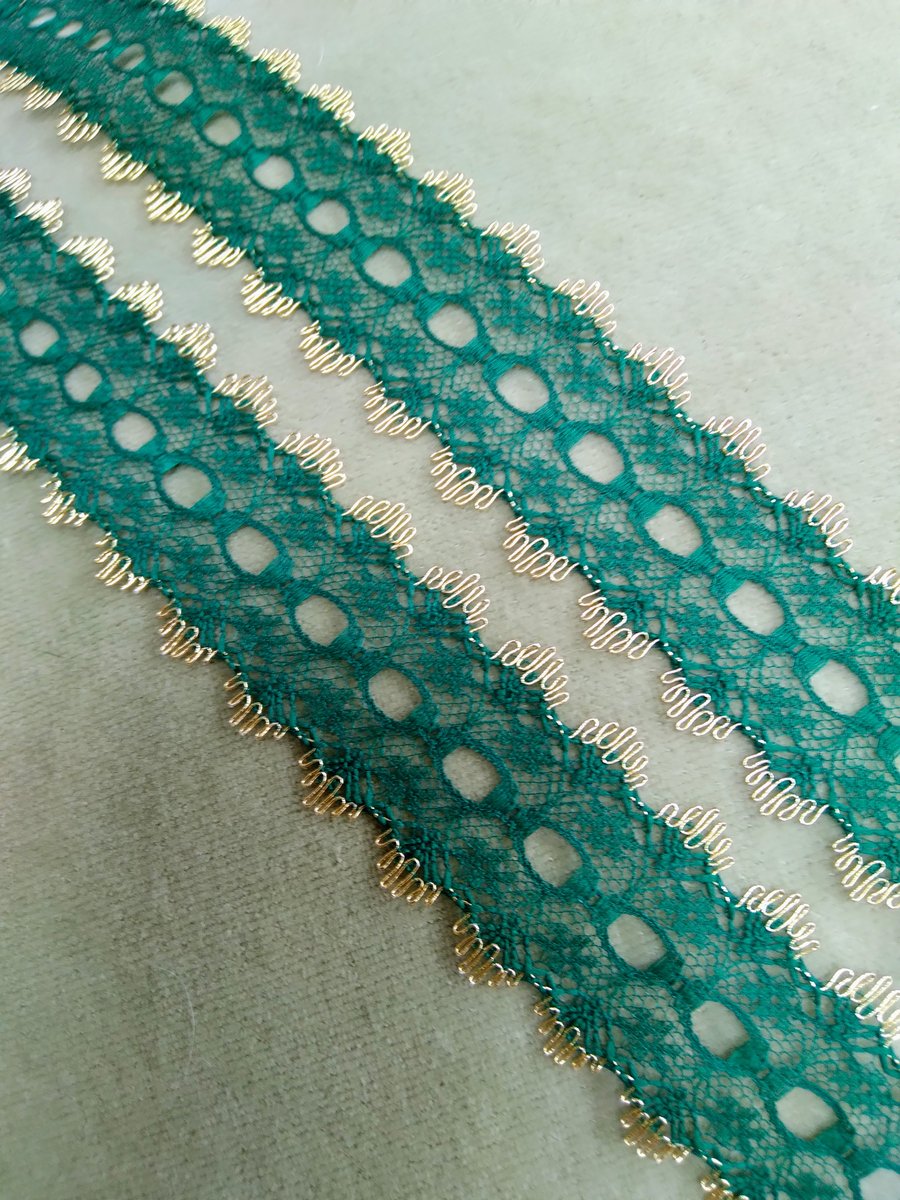 3 metres CHRISTMAS GREEN & Gold KNITTING-in-LACE for knitting projects