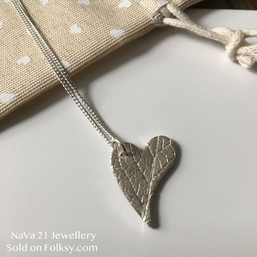 Heart shape pendant imprinted with a Mint leaf - REF: M02