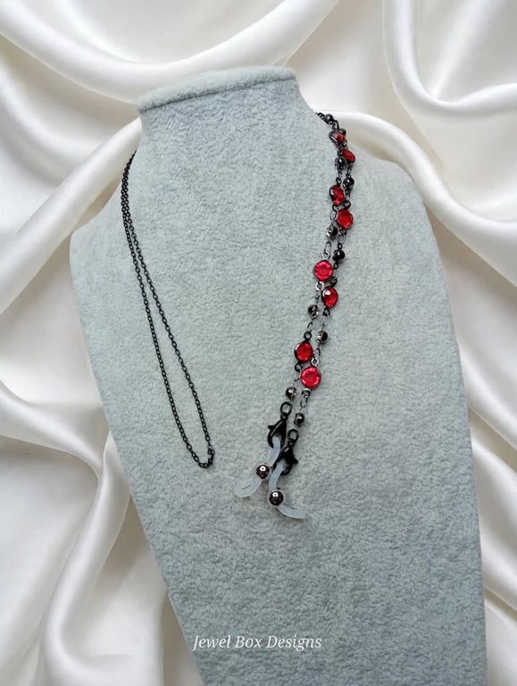 Black with Red Stones Eye Glass Chain