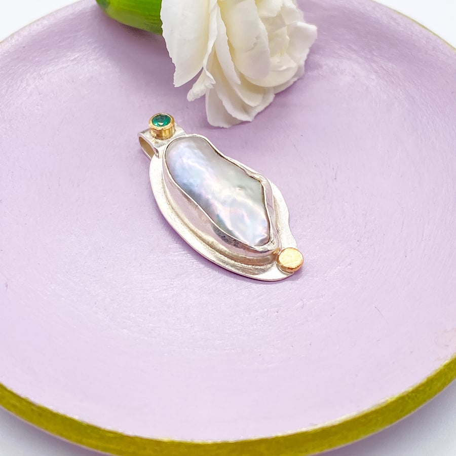 Handmade Emerald and Baroque Pearl Pendant in 9k Gold and Silver.