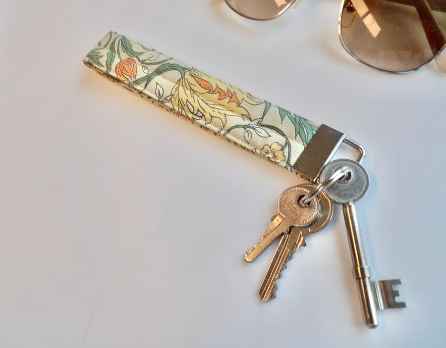 Key ring wrist strap in floral fabric Wild Tulip