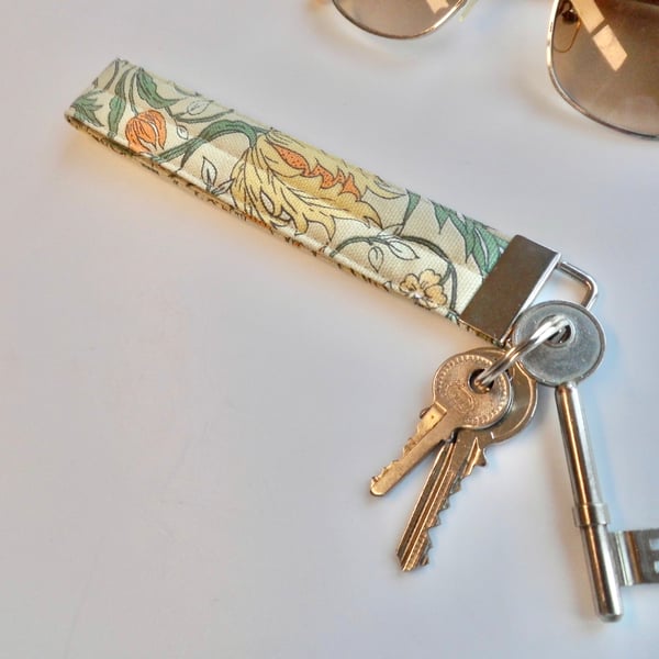 Key ring wrist strap in floral fabric Wild Tulip