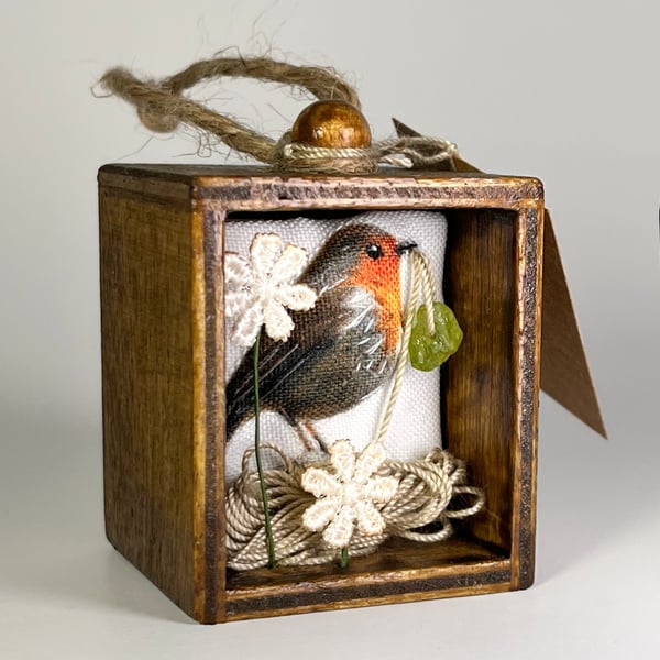Birthstone Robin Keepsake Gift in Wooden Box. Personalised Textile Art