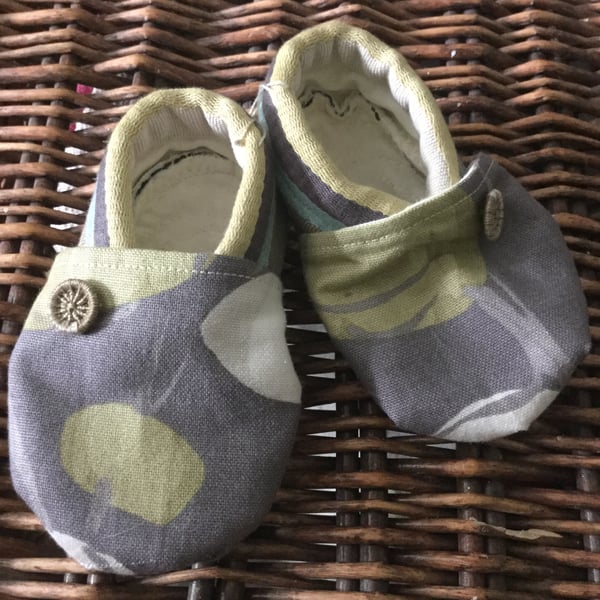 Dorset Button Trimmed Toddler Slippers, age 12 - 18 m, Brown and Khaki, S2