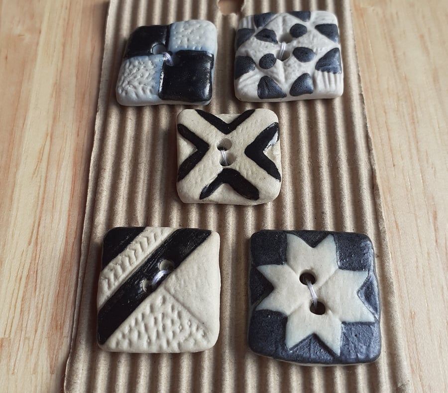 Set of 5 square ceramic patterned buttons