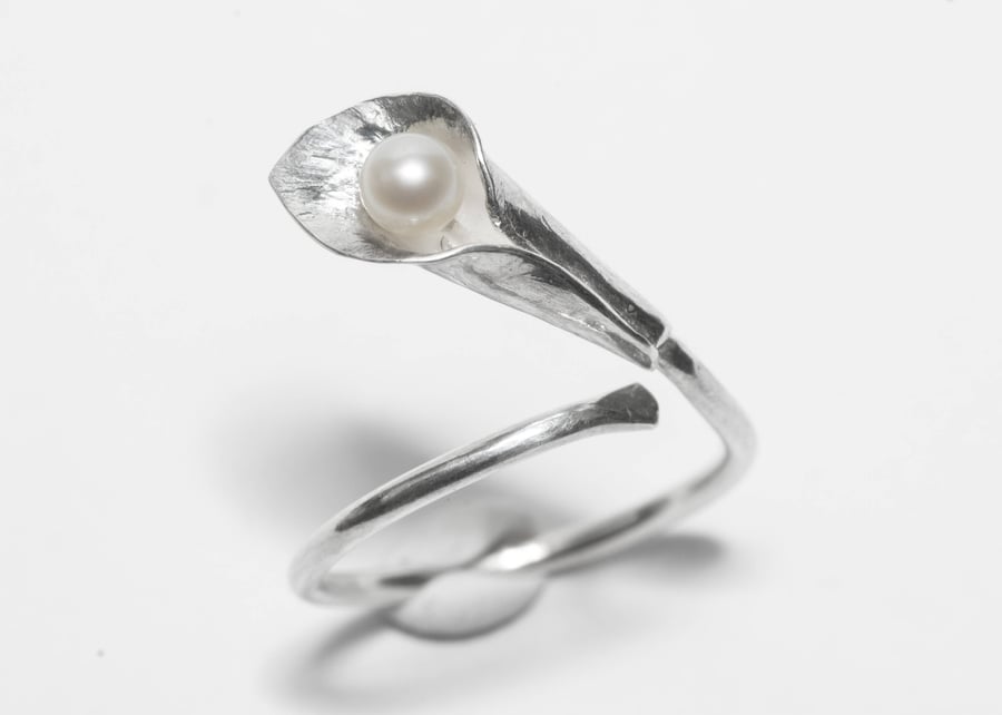 Calla Lily Ring with Pearl