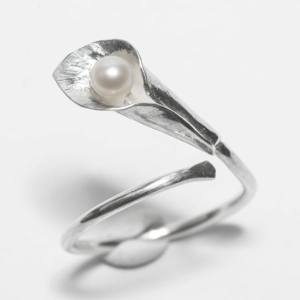 Calla Lily Ring with Pearl