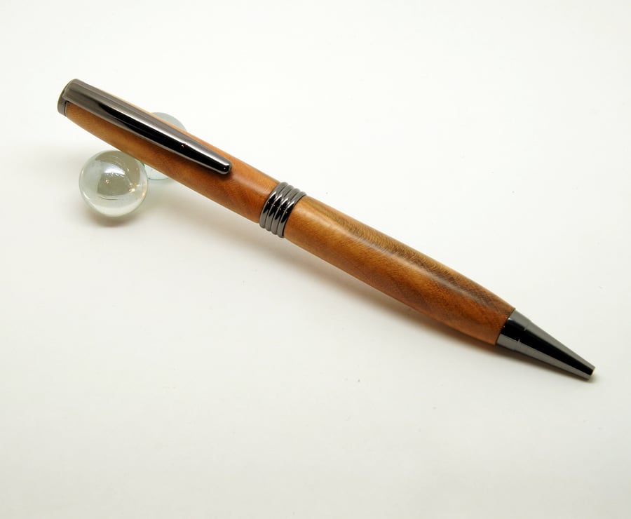 Streamline Twist pen in Spalted Laurel