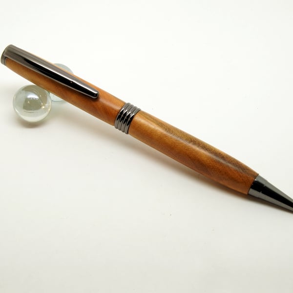 Streamline Twist pen in Spalted Laurel