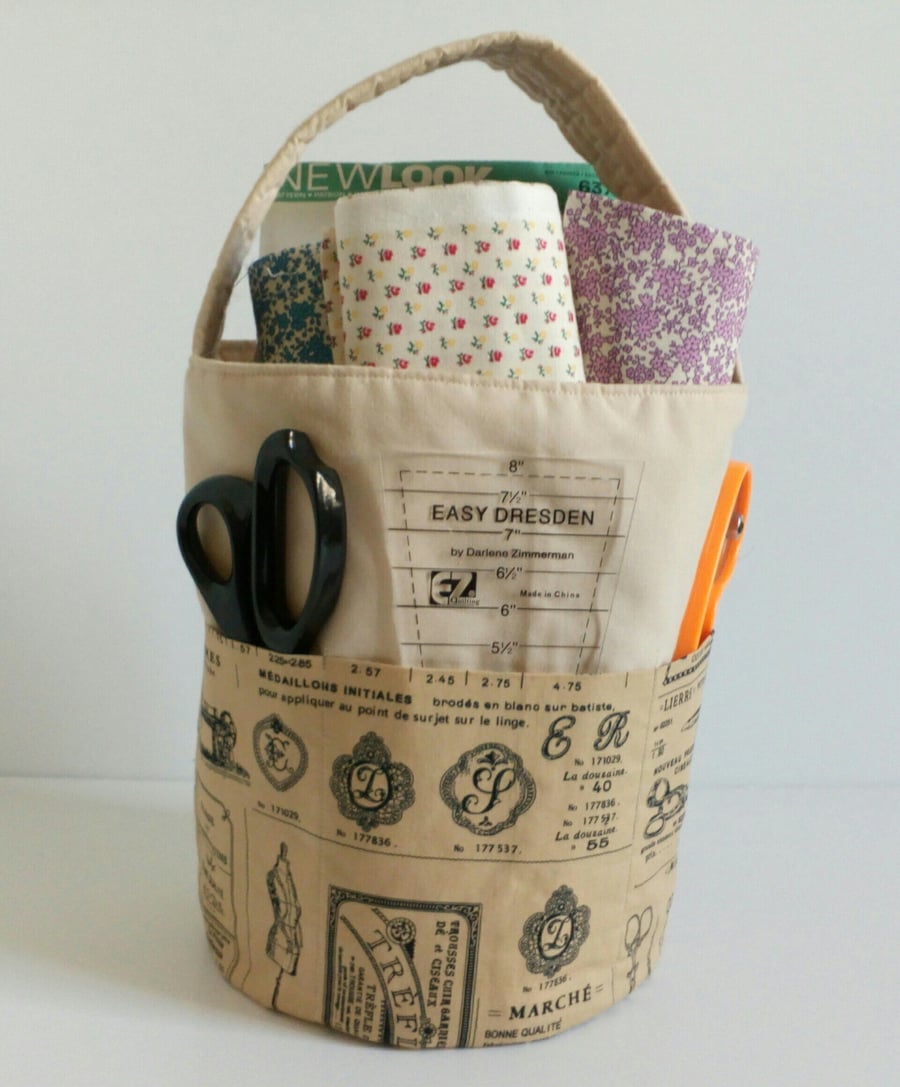 Bucket style bag, sewing room, project bag, front pockets and quilted handle