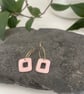Small hoop earrings with detail - Image 3