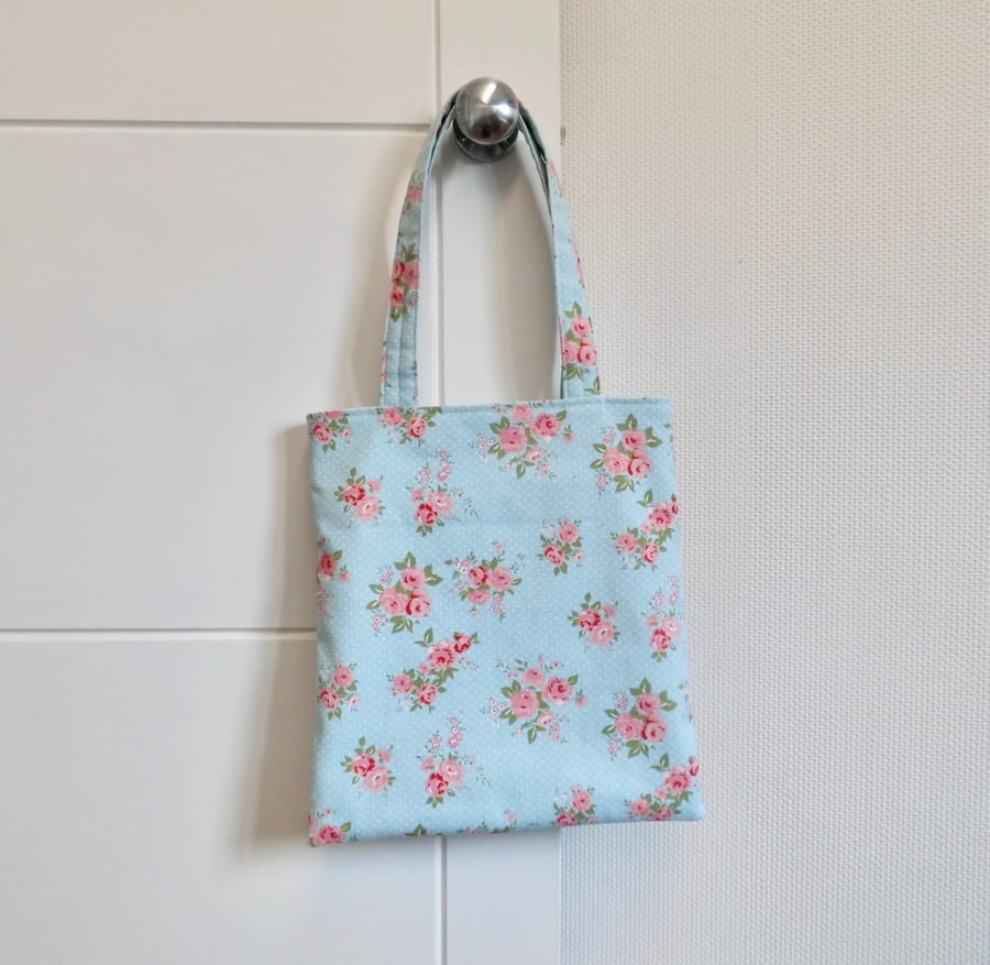Tote bag in blue vintage style fabric pink posies