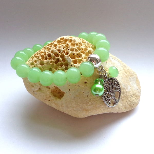 Bracelet jade green glass beads & tree of life charm