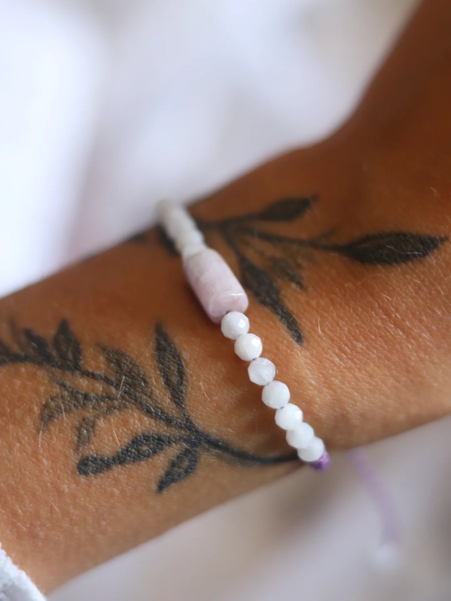 Moonstone and Kunzite bracelet in purple, crystals, natural stones 
