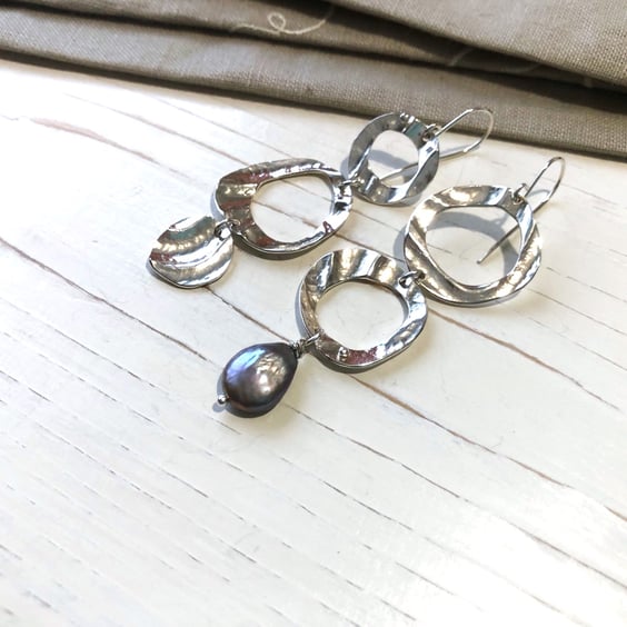 Hoop Earrings in Silver with Freshwater Pearl