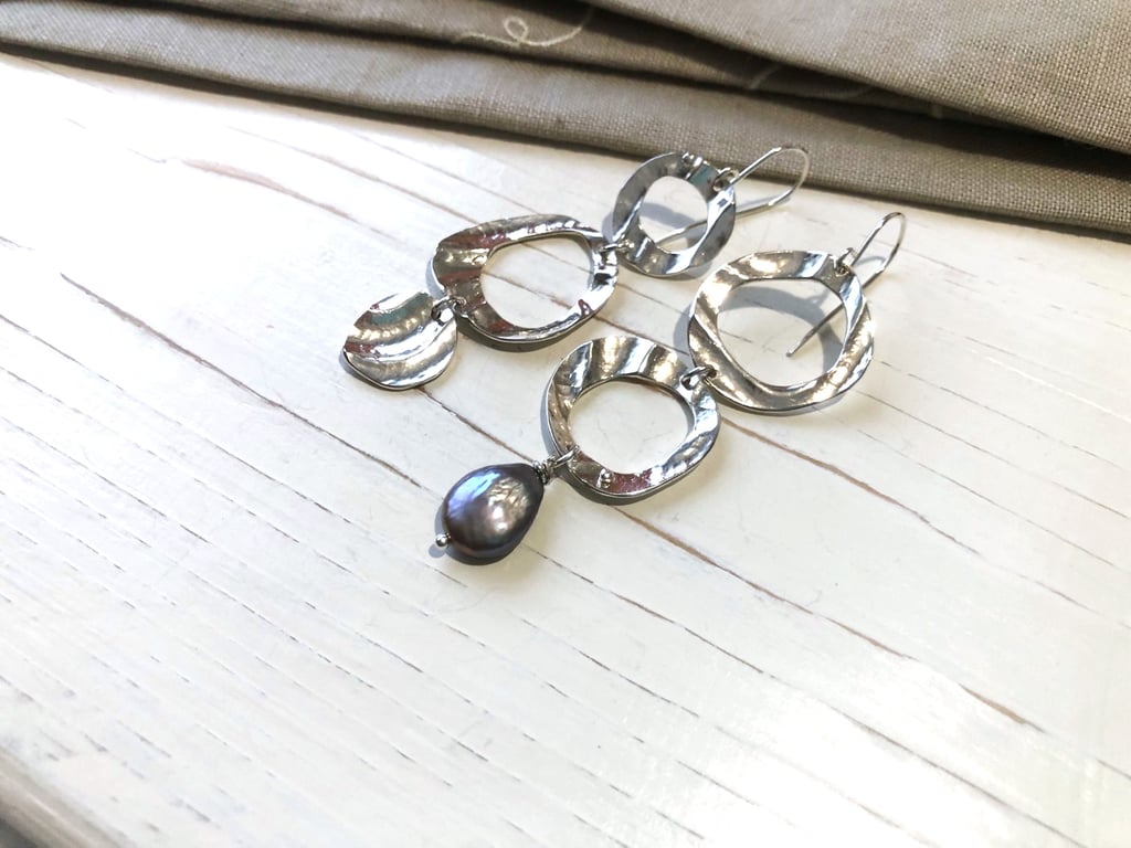 Hoop Earrings in Silver with Freshwater Pearl