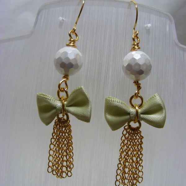 Shell Pearl and Bow Dangling Earrings