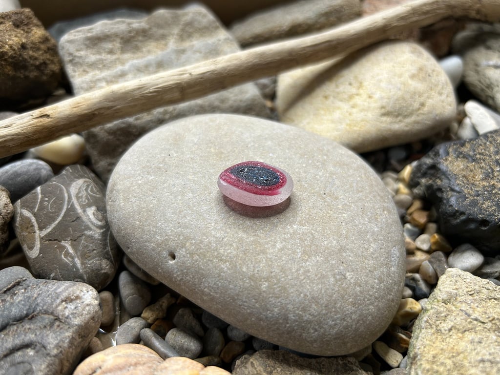 Unique Seaham 'Dragon Eye' sea glass, multi-coloured piece - Jewellery quality
