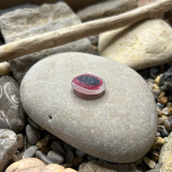 Unique Seaham 'Dragon Eye' sea glass, multi-coloured piece - Jewellery quality