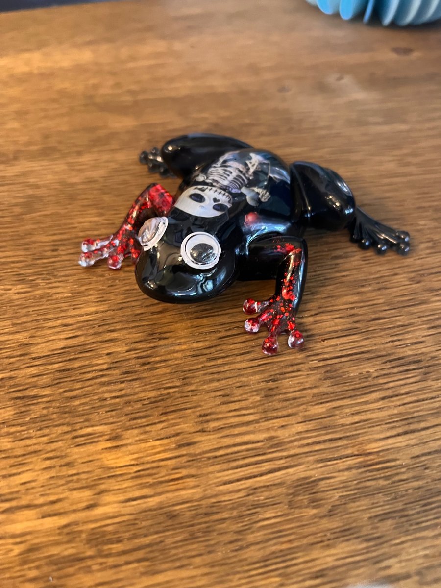 Handmade Gothic Resin Frog – Skeleton Design with Red Glitter 