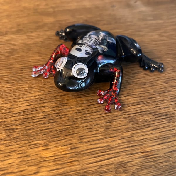 Handmade Gothic Resin Frog – Skeleton Design with Red Glitter 