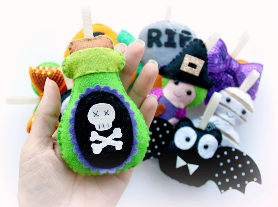 Felt Halloween Garland. Handmade set of 9 felt decorations.