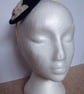 Fascinator with lace bow - Image 1