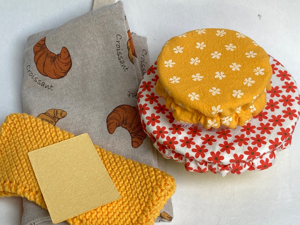 Sustainable kitchen gift set. Five items in sunshine colours