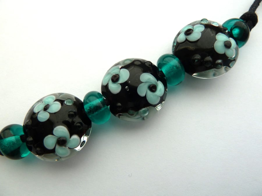 green flower beads