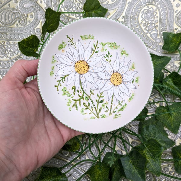 Daisy hand-painted ceramic ring jewellery dish