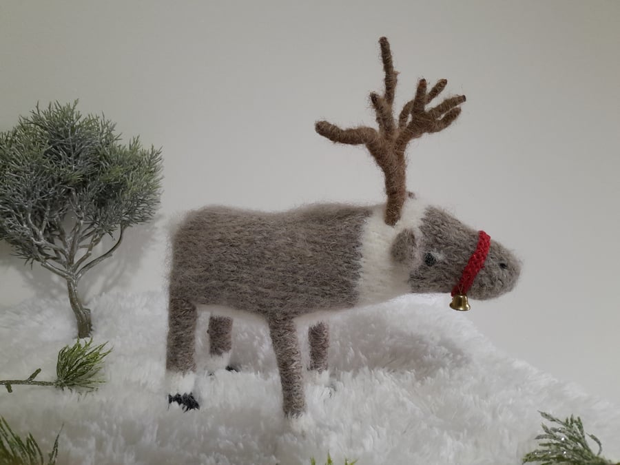 Reindeer, dotpebblesknits design, Knitted Reindeer