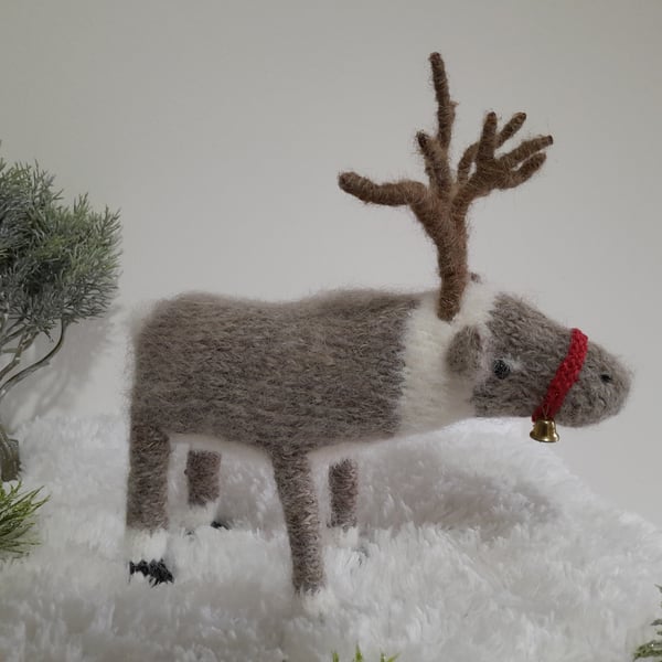 Reindeer, dotpebblesknits design, Knitted Reindeer