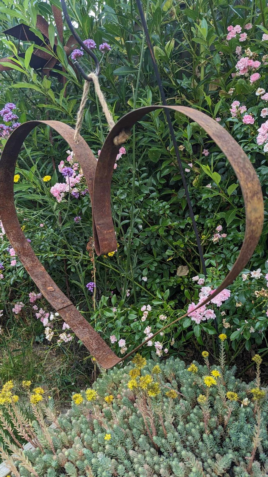 Whishey Barrek Hoop Heart Garden Art