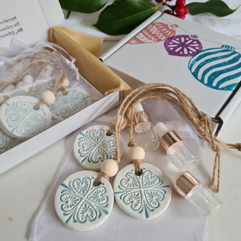 Gift set essential oil diffusers clay decorations set of 3 christmas box design