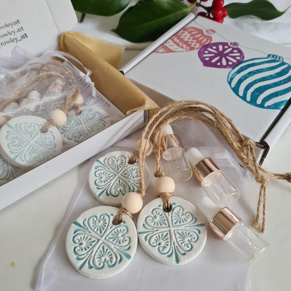 Gift set essential oil diffusers clay decorations set of 3 christmas box design