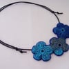Crochet flower necklace in shades of blue - Kelpie