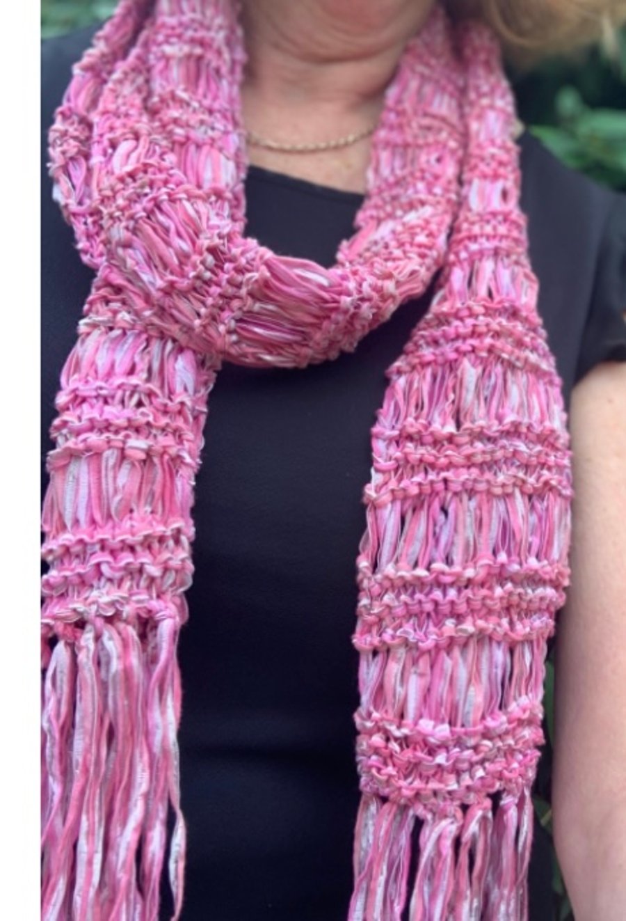 Pink skinny summer scarf with long fringes 
