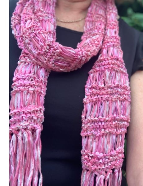 Pink skinny summer scarf with long fringes 