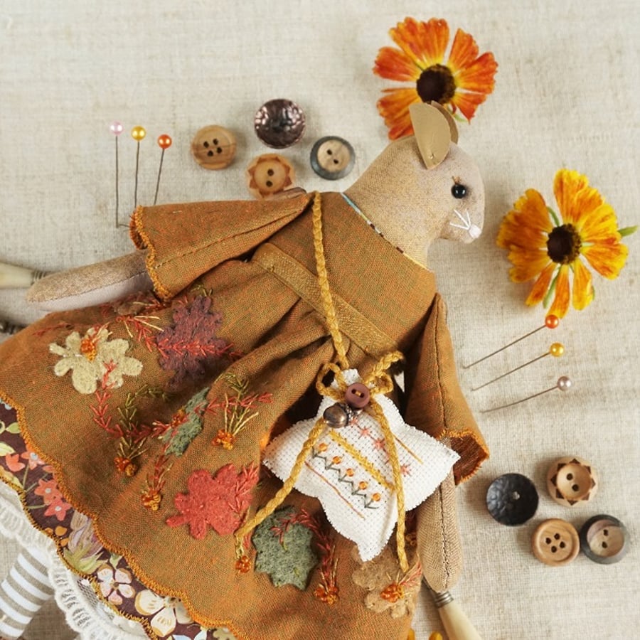 Cumin, A Brown Mouse in a Autumn Leaf Dress