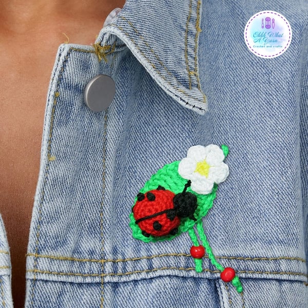 Ladybird and leaf crochet brooch . Ladybird pin. Ladybird badge.