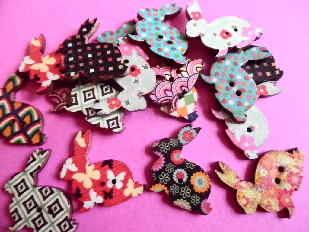 10 x Rabbit Shape Wood Patterned Buttons  2 holes