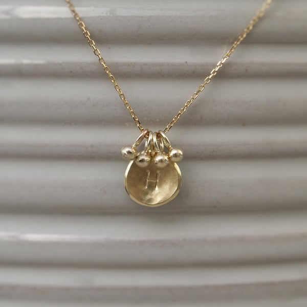 9ct yellow gold small petal charm pendant with seed ball details necklace
