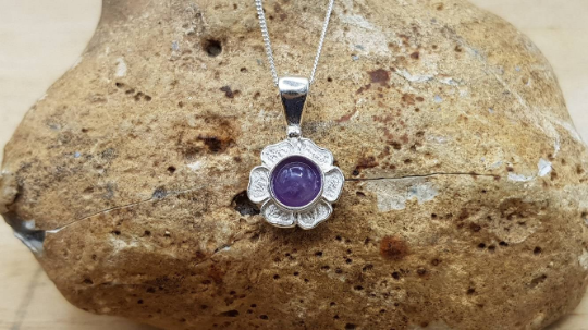 Tiny amethyst flower pendant necklace 