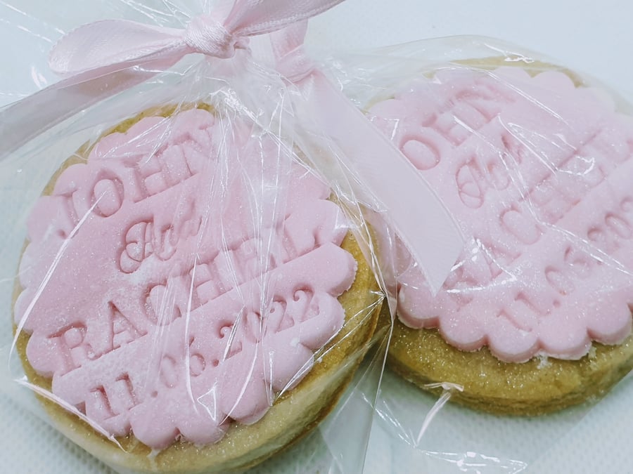 70 x WEDDING BISCUIT FAVOURS - HANDMADE - PERSONALISED 