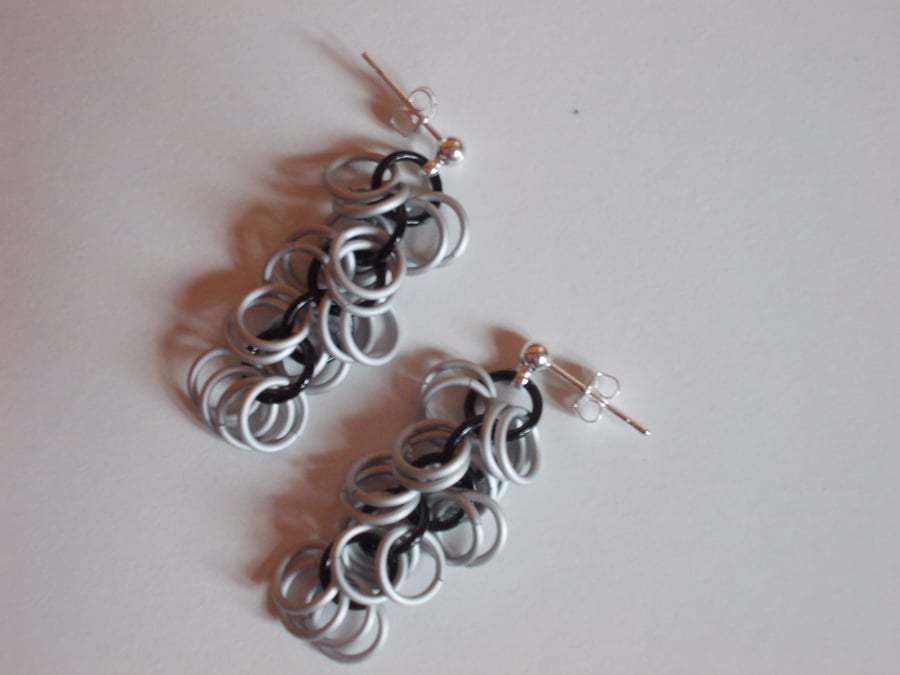 Monochrome drop earrings